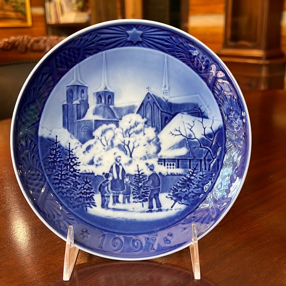 Royal Copenhagen Blue & White Annual Christmas Plate - 1997